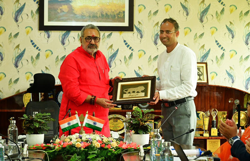 Textiles Minister inaugurates medical textiles testing lab